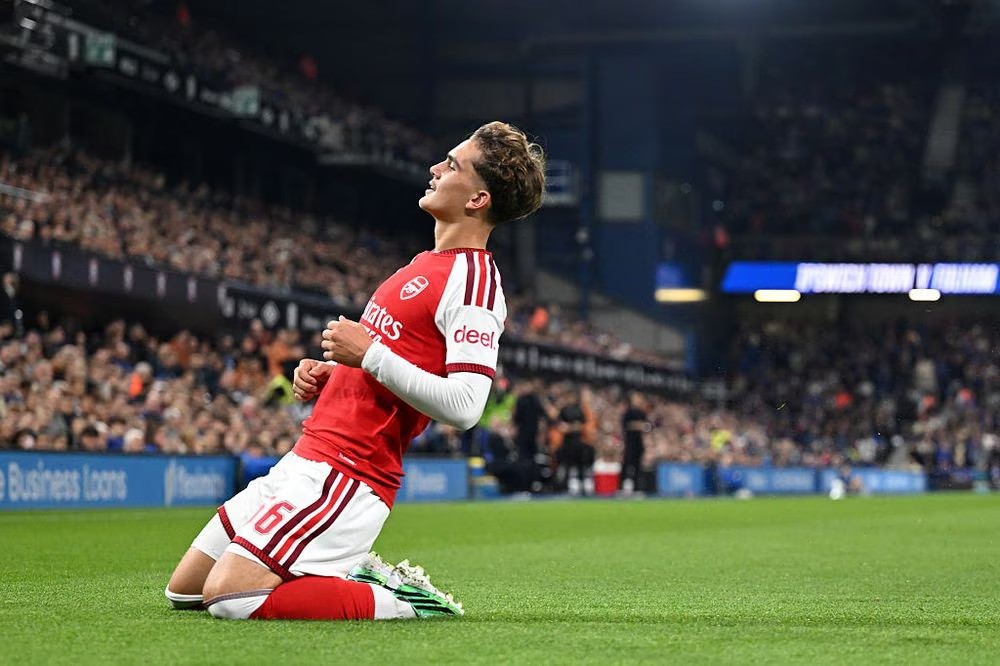 Max Dowman nhận được nhiều sự quan tâm. Ảnh: David Price và Stuart MacFarlane/Arsenal FC.