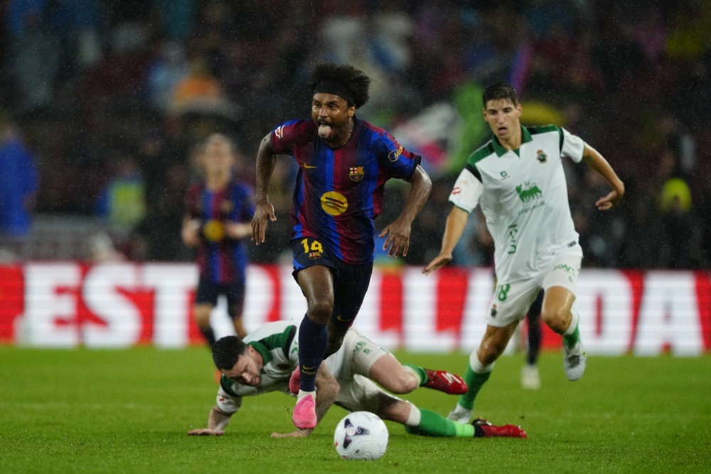 Adeyemi thực sự là món hời lớn của Barca. Ảnh: EPA IMAGES. 