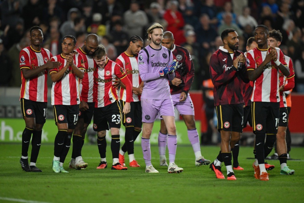 Brentford đánh bại Chelsea 3-0, đứng thứ 4 ở Ngoại hạng Anh sau 5 vòng. Ảnh: EPA.
