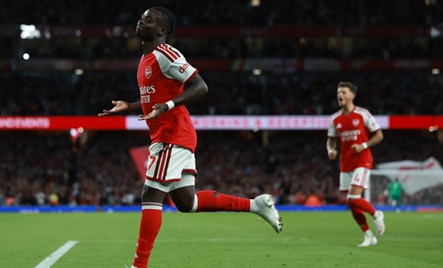 Arsenal tập trung tấn công vào cánh phải của Saka. Ảnh: EPA.