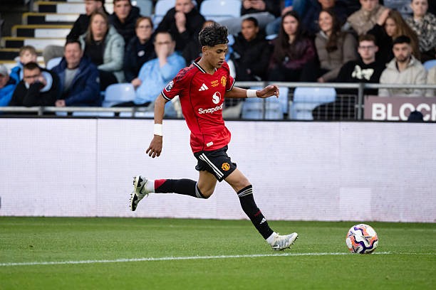 MU chạy đua với thời gian để giữ chân JJ Gabriel. Ảnh: Ảnh: Ash Donelon/Manchester United via Getty Images.