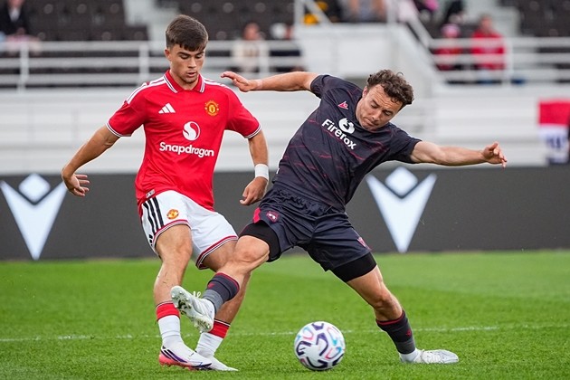 Harry Amass muốn rời Man United? Ảnh: EPA