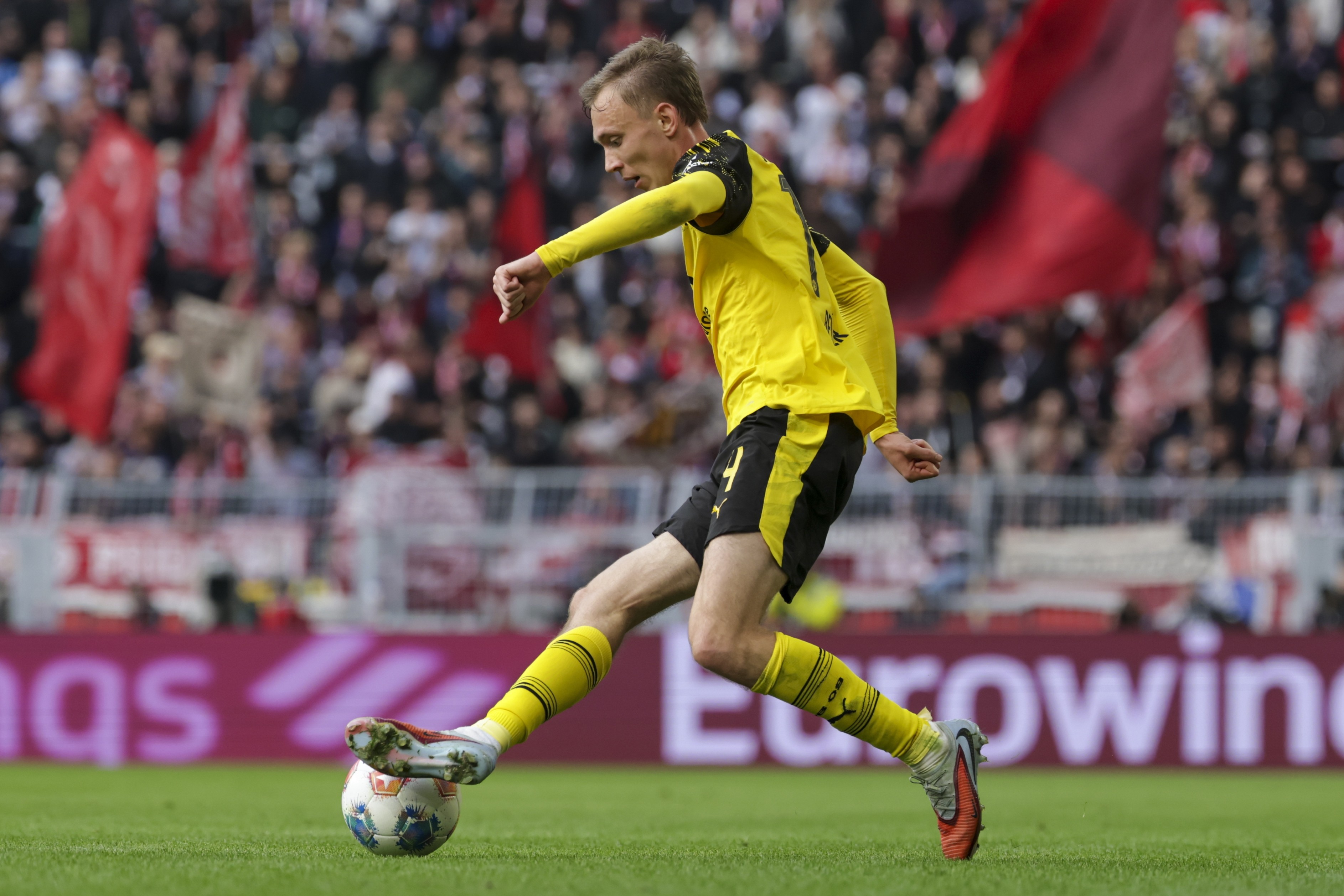 Maximilian Beier gây ấn tượng trong màu áo Borussia Dortmund. Ảnh: EPA/CHRISTOPHER NEUNDORF
