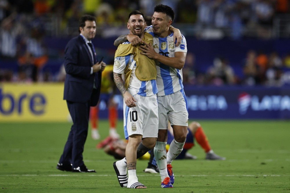 Martinez và Messi ở tuyển Argentina. Ảnh: EPA.