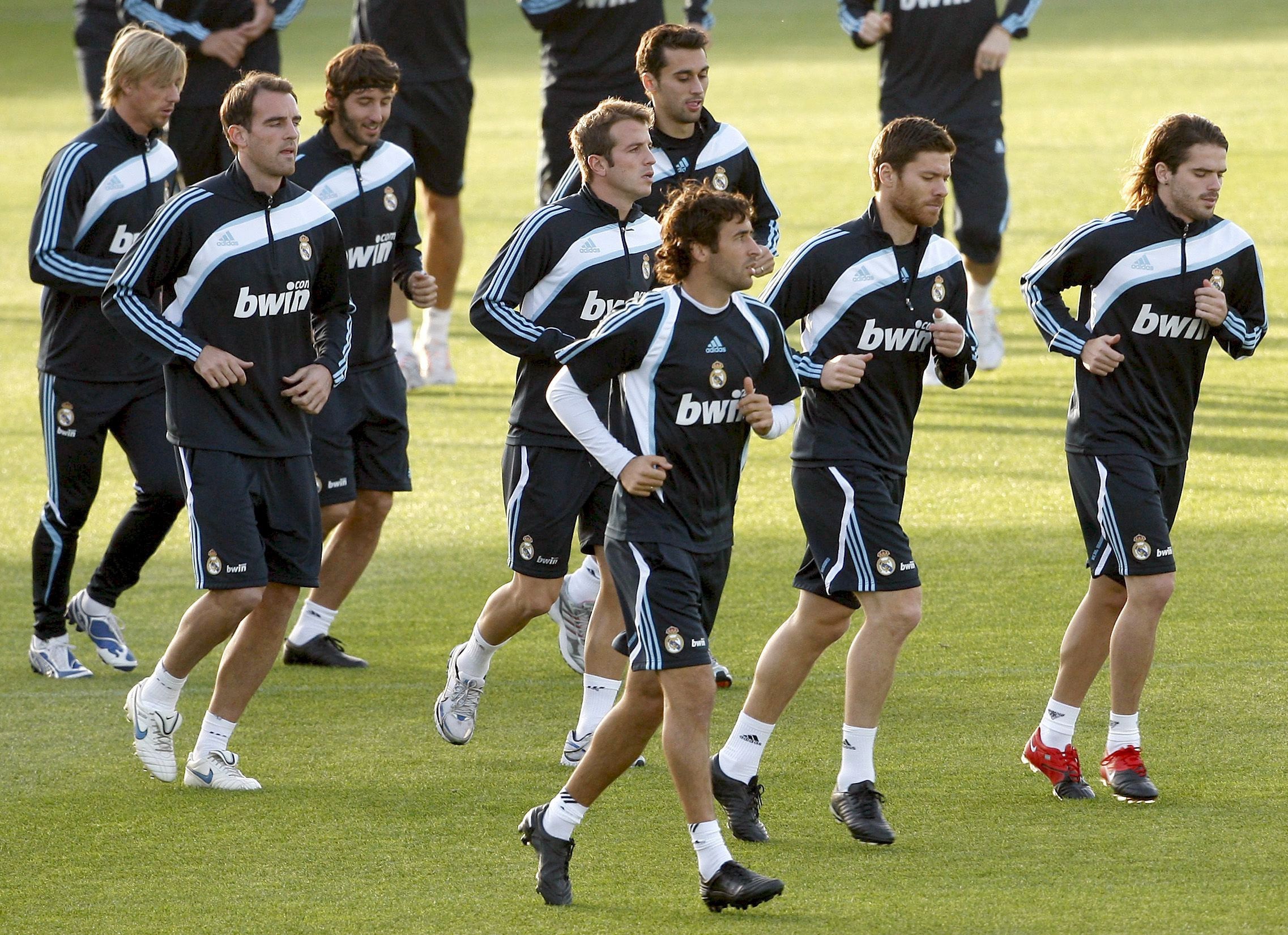 Nhãn quan chiến thuật giúp Alonso càn quét tuyến giữa Real. (Ảnh: EPA Images)