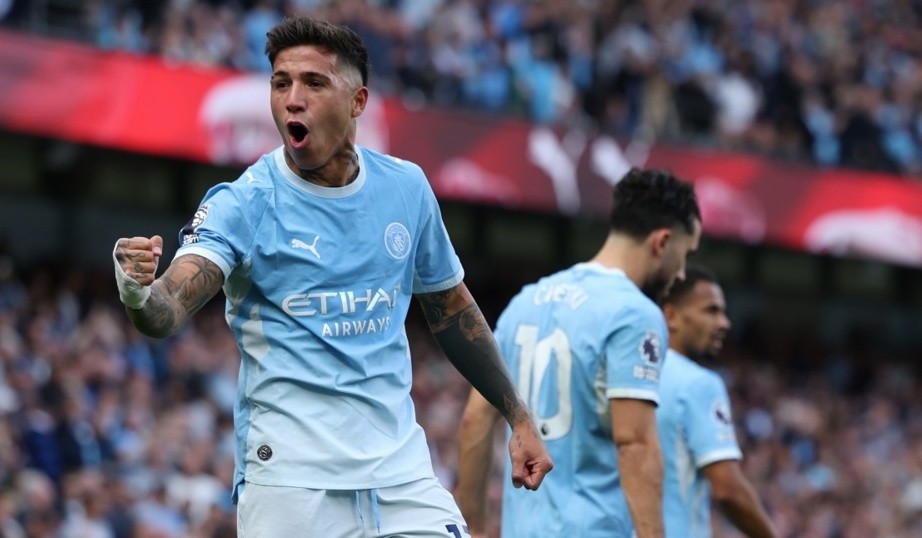 Fernandez thể hiện giá trị ở Man City. Ảnh: EPA.