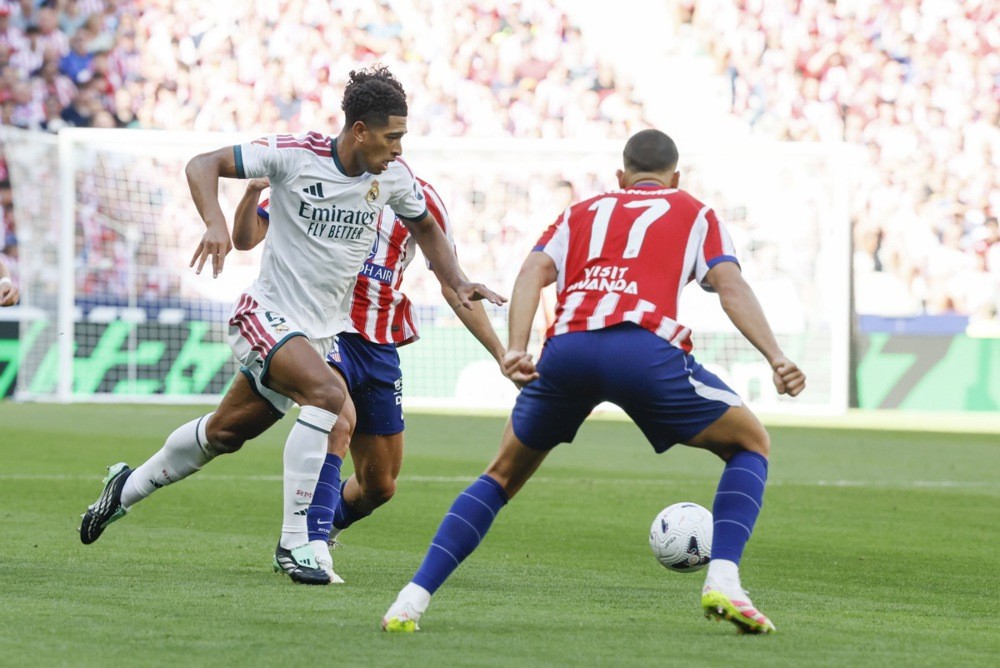 Bellingham thể hiện phẩm chất thủ lĩnh trước Atletico Madrid. Ảnh: EPA IMAGES. 