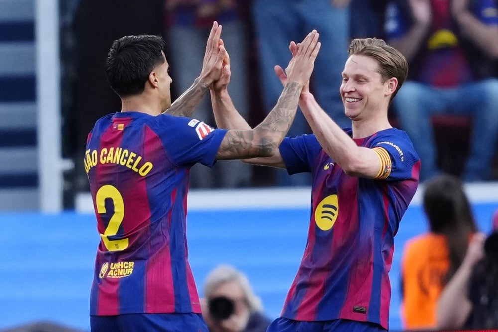 De Jong có hy vọng ra sân ở những trận đấu quan trọng của Barca. Ảnh: EPA.