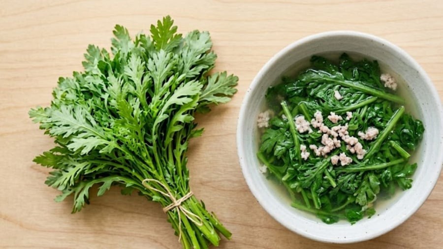 Cải cúc là một trong những loại rau dân dã, có giá trị dinh dưỡng cao, nên được bổ sung vào bữa ăn gia đình khi mùa thu đến.