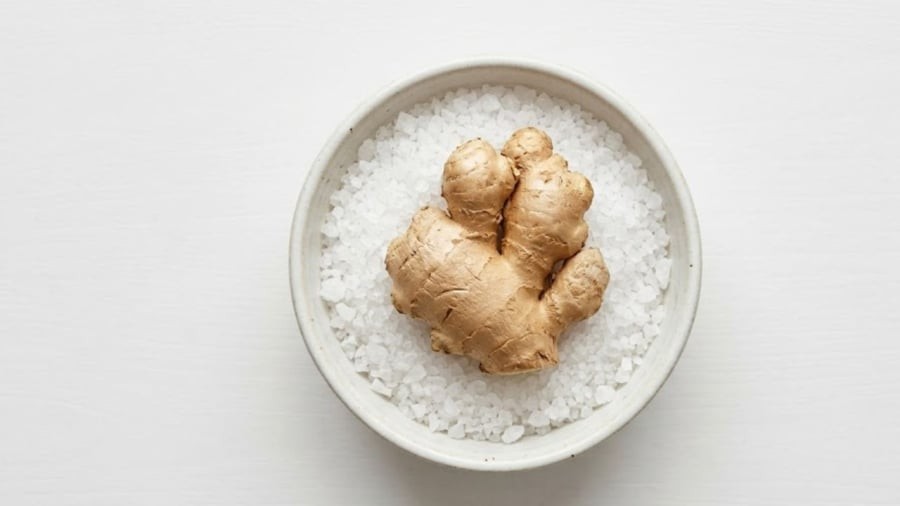 Việc đặt bát muối gừng trong nhà có nhiều ý nghĩa liên quan đến phong thủy.