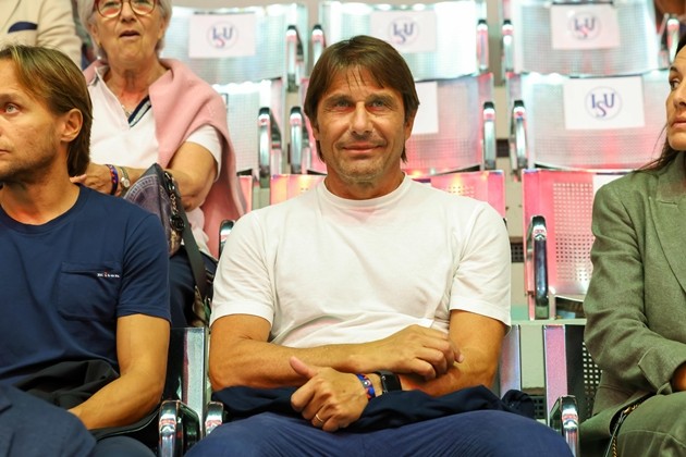 HLV Conte có thể thay Carrick dẫn dắt Man United?