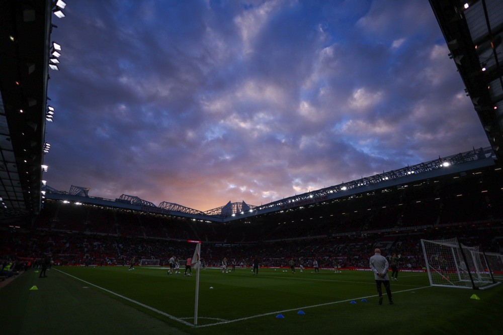 Man Utd rất khó tìm lại ánh hào quang xưa với tình hình tài chính hiện tại. Ảnh: EPA/Adam Vaughan.