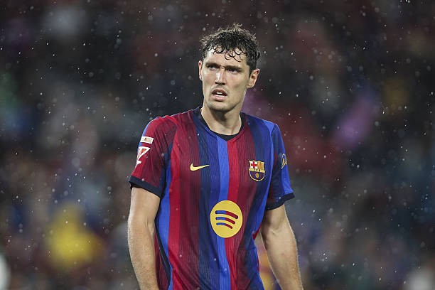 Andreas Christensen chuẩn bị được Barca vinh danh. Ảnh: Gongora/Getty Images