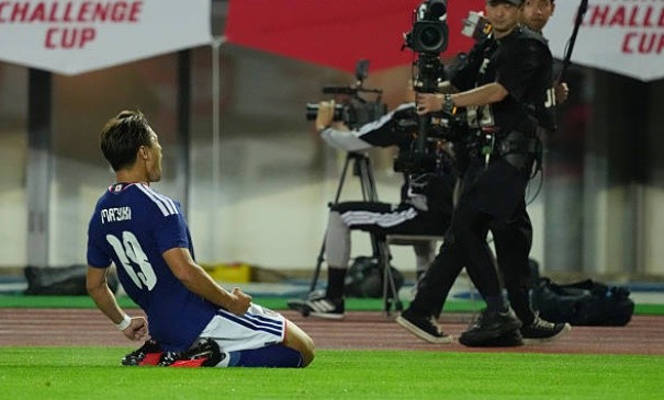 Nhật Bản đánh bại Uruguay bằng những bàn thắng ở phút bù giờ. Ảnh: Kaz Photography/Getty Images.