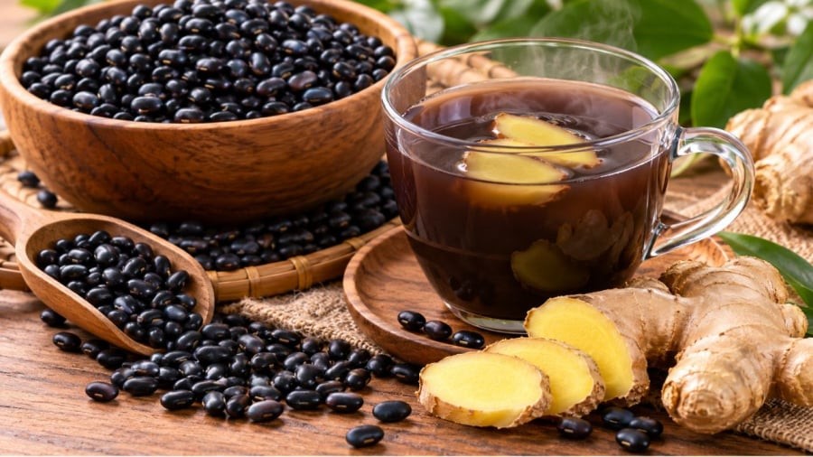 Nước đậu đen thêm gừng được nhiều người yêu thích