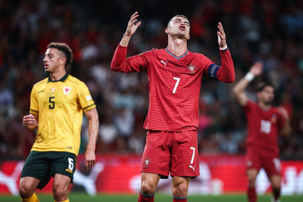 Ronaldo thiếu may mắn để có bàn thắng. Ảnh: EPA.