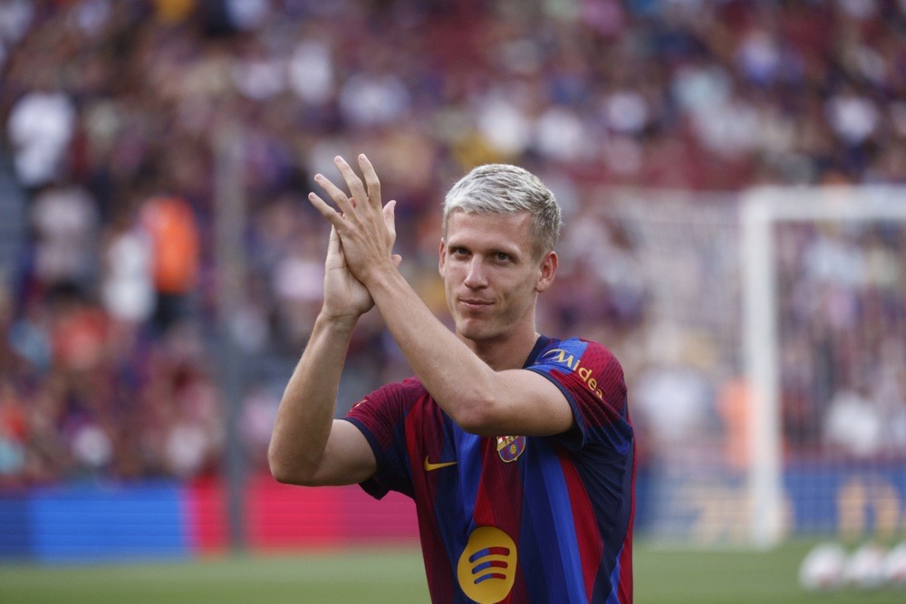 Bayern đang cân nhắc chiêu mộ Dani Olmo. Ảnh: EPA/QUIQUE GARCIA.