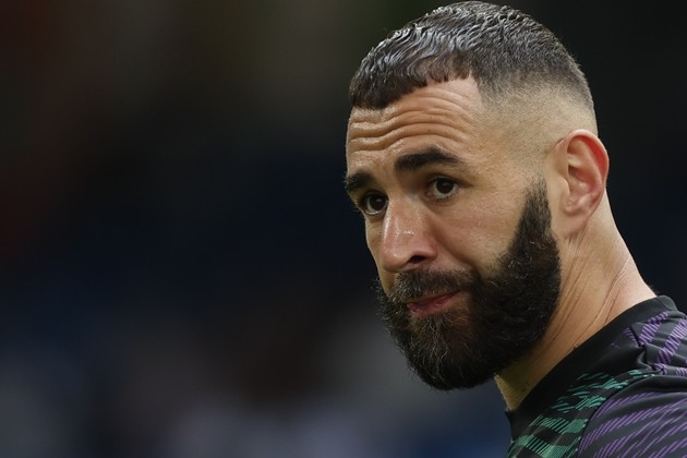 Karim Benzema gặp lùm xùm bên ngoài sân cỏ. Ảnh: EPA/Daniel Gonzalez