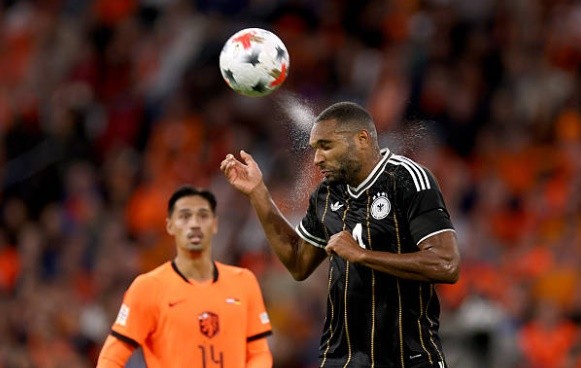 Jonathan Tah (5/10): Là thủ lĩnh hàng thủ nhưng Tah thiếu đi sự quyết liệt cần thiết. Anh suýt chút nữa trở thành 