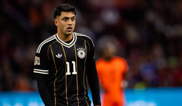 Nadiem Amiri (3/10): Ngày thi đấu đáng quên. Thiếu sự kết nối với đồng đội, chỉ để lại dấu ấn bằng đường chuyền khởi phát đợt tấn công trước khi nhận thẻ vàng vì lối chơi thiếu kiểm soát. Ảnh: Rene Nijhuis/MB Media/Getty Images