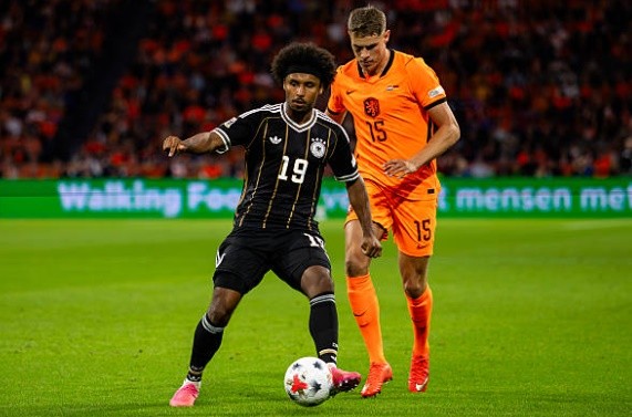 Karim Adeyemi (5/10): Thể hiện tốc độ ấn tượng trong những phút đầu, góp công lớn vào bàn mở tỉ số nhưng lại bỏ lỡ cơ hội vàng để định đoạt trận đấu khi đối mặt với khung thành trống. Ảnh: Rene Nijhuis/MB Media/Getty Images