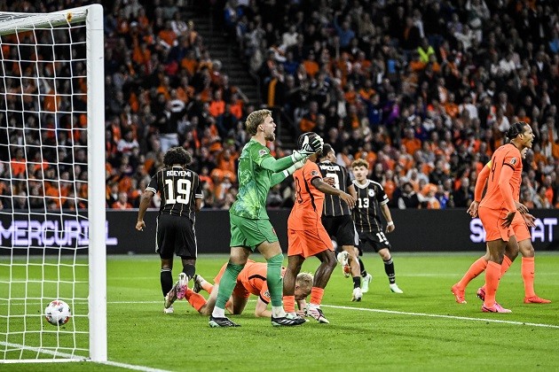 Bart Verbruggen (6/10): Không phải làm việc quá nhiều trong suốt trận đấu và hoàn toàn không thể làm gì hơn để ngăn chặn bàn thua.