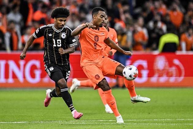 Ryan Gravenberch (6/10): Màn trình diễn thiếu sự áp đảo từ tiền vệ Liverpool, phản ánh đúng chuỗi phong độ có phần chững lại của anh ở cấp độ câu lạc bộ.