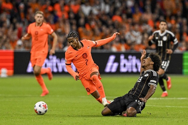 Crysencio Summerville (6.5/10): Dù chưa thi đấu bùng nổ như kỳ vọng tại Johan Cruyff ArenA, anh vẫn tạo ra vài tình huống nguy hiểm và suýt ghi bàn từ pha đánh đầu.
