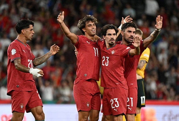 Tiền đạo: Joao Felix (8.4) Ngôi sao tấn công thi đấu nổi bật nhất trận. Di chuyển linh hoạt và đầy đột biến, anh kết liễu trận đấu ở phút 22 bằng một pha xoay người dứt điểm hiểm hóc từ khoảng cách 20m, không cho thủ thành đối phương bất kỳ cơ hội cản phá nào.   