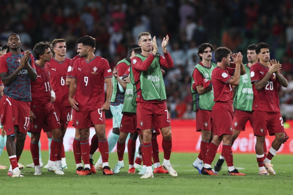 Ronaldo vẫn là trung tâm của Bồ Đào Nha. Ảnh: EPA.