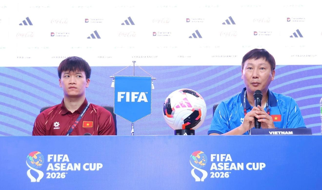 Ông Kim Sang-sik để ngỏ khả năng ra sân của Hoàng Đức. Ảnh: VFF
