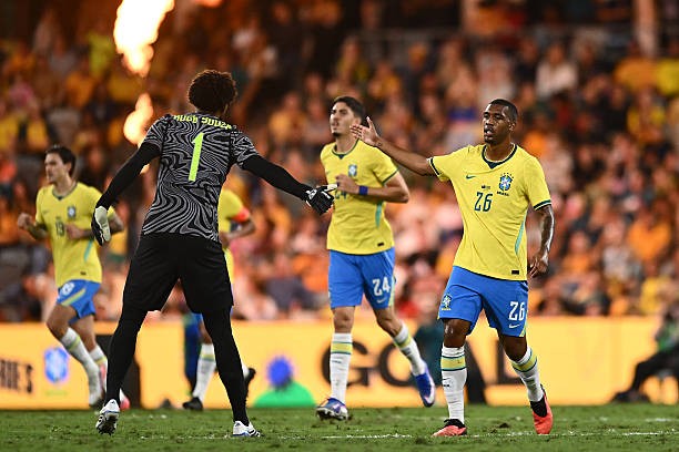 Rayan ghi bàn phút cuối giúp Brazil thoát thua Australia. Ảnh: Albert Perez/Getty Images