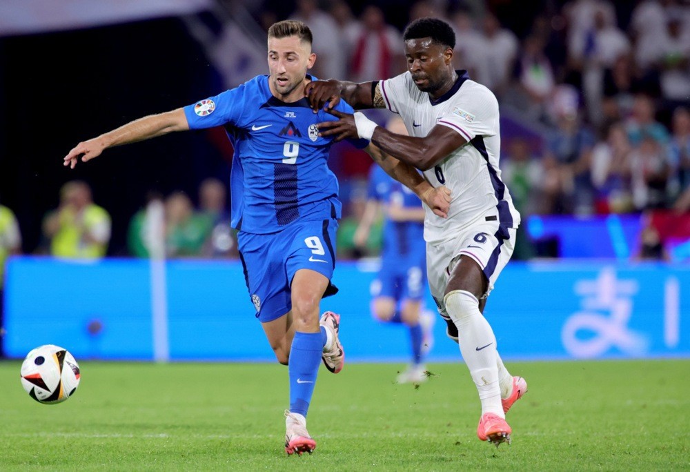 Andraz Sporar là niềm hy vọng trên hàng công của Slovenia. Ảnh: EPA/OLIVIER MATTHYS.