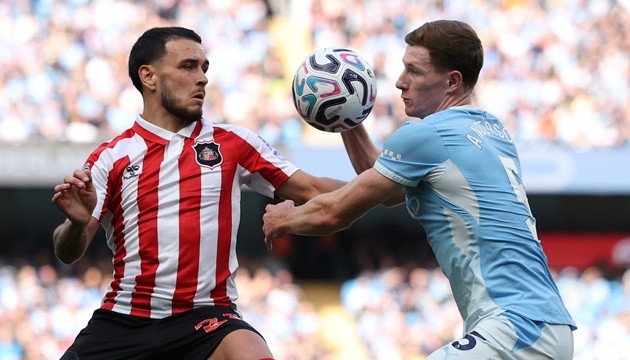 Elliot Anderson cho thấy mình giá trị đến từng xu Man City bỏ ra. (Ảnh: EPA Images)