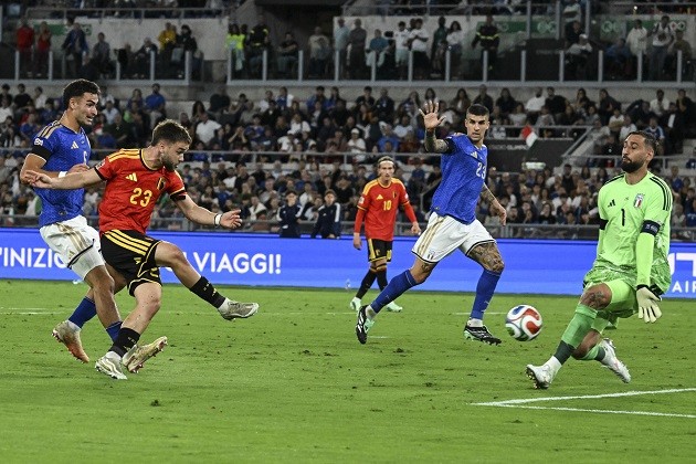Gianluigi Donnarumma (7.4): Chơi nỗ lực và có nhiều pha cứu thua tốt dù phải hai lần vào lưới nhặt bóng.