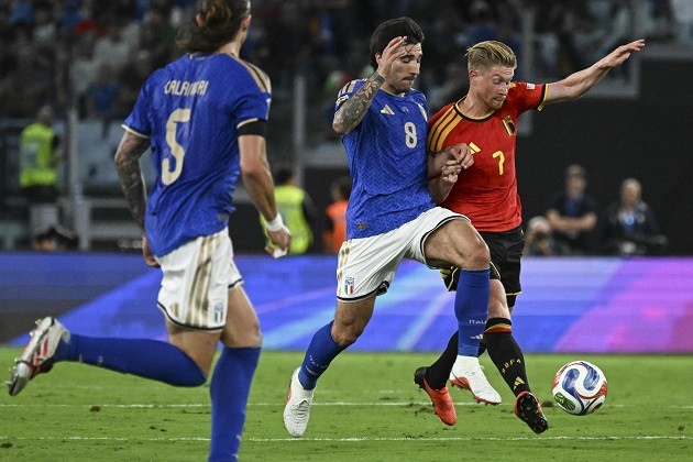 Sandro Tonali (6.3): Thi đấu thiếu hiệu quả, lùi về truy cản tuyệt vọng nhưng không ngăn được Lukebakio ghi bàn thứ hai..