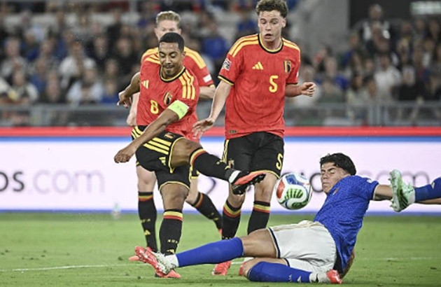 Youri Tielemans - 7.2: Là chân chuyền phân phối bóng, ngôi sao Manchester United giúp Bỉ chuyển trạng thái cực nhanh,