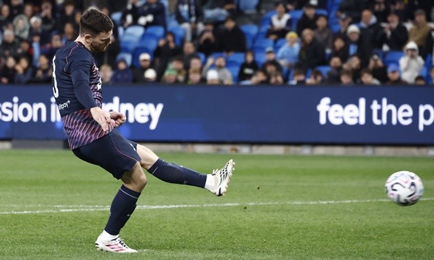 Robertson đứng về phía các cầu thủ Man City. (Ảnh: EPA Images)