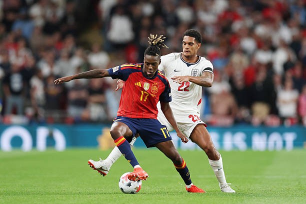 Nico Williams - 6/10 Williams thi đấu dạt biên tốt và kéo giãn hàng thủ đối phương nhưng lại thiếu chuẩn xác ở những đường chuyền quyết định. Anh cũng mắc sai lầm tai hại ngay trước vòng cấm ĐT Anh, dẫn trực tiếp đến pha phản công nhanh giúp Anthony Gordon ghi bàn gỡ hòa. Anh rời sân ở phút 55 trong một phần điều chỉnh chiến thuật giúp Tây Ban Nha áp đảo trong hiệp hai.