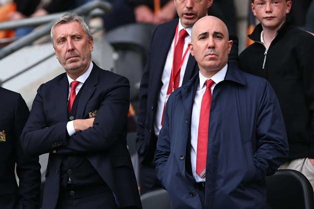 Bộ sậu lãnh đạo Man United đang hứng chịu nhiều áp lực thời gian qua. Ảnh: Robbie Jay Barratt - AMA/Getty Images