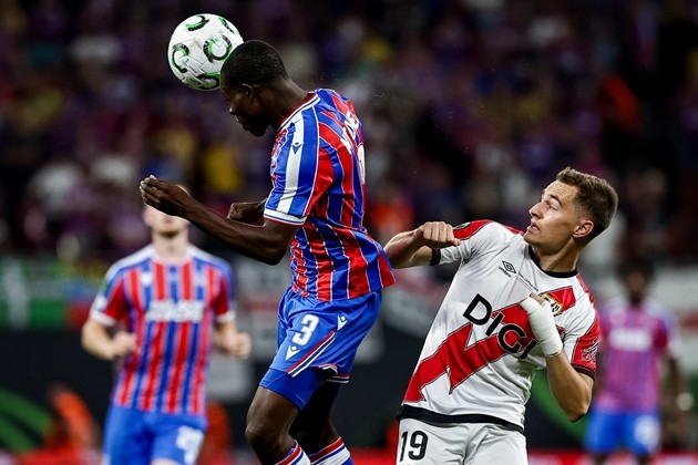 Mitchell đang thể hiện phong độ ổn định trong màu áo Palace. Ảnh: EPA