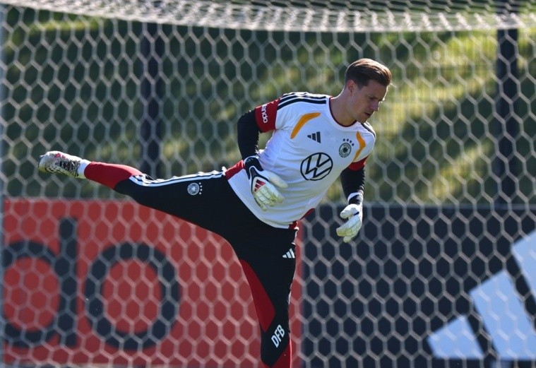 HLV Klopp lên tiếng bảo vệ Ter Stegen. Ảnh: EPA.