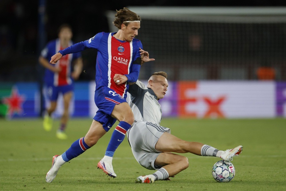 Arsenal đã từng dành sự quan tâm cho Mika Godts. Ảnh: EPA/YOAN VALAT.