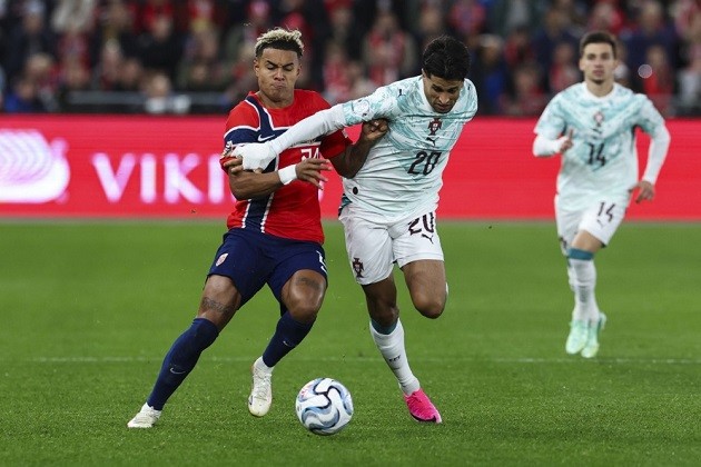 Joao Cancelo (6/10): Tập trung phòng ngự nhiều hơn thường lệ, duy trì vị trí tốt dù gặp không ít khó khăn trước các đợt lên bóng biên của Na Uy.