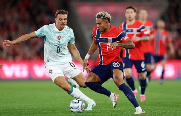 Joao Palhinha (7/10): Đánh chặn hiệu quả, ngăn chặn tầm ảnh hưởng của Odegaard giúp tuyến giữa duy trì sự chắc chắn trước khi rời sân vì xuống sức. Ảnh: UEFA.