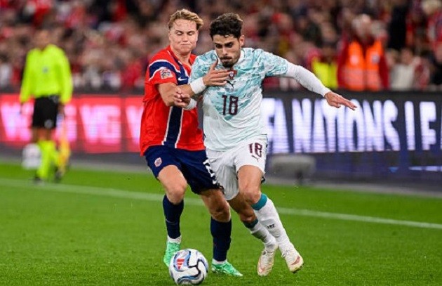 Pedro Neto (8/10): Thi đấu bùng nổ, kiến tạo tinh tế cho Joao Felix mở tỷ số và luôn là mối đe dọa thường trực nhờ tốc độ ấn tượng. Ảnh: Adam Escada/Eurasia Sport Images/Getty Images.