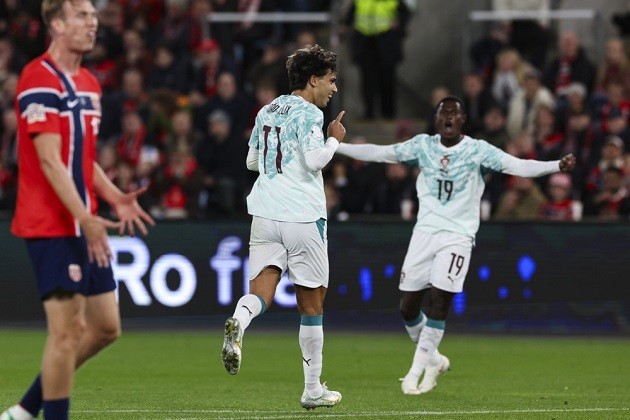 Joao Felix (8/10): Dứt điểm gọn gàng mở tỷ số trận đấu, di chuyển thông minh đóng vai trò cầu nối quan trọng giữa tuyến giữa và hàng công.