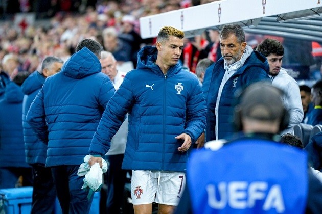 Ronaldo làm kép phụ trong chiến thắng trước Na Uy. Ảnh: EPA.