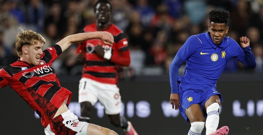 Estevao Willian cần ghi điểm với Alonso. Ảnh: EPA.