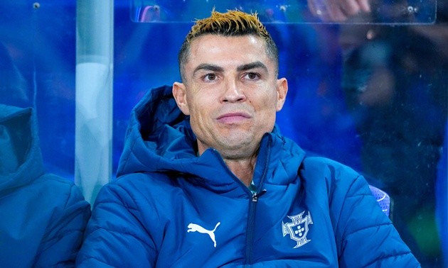 Ronaldo ngồi xem toàn đội thi đấu hết 90 phút. (Ảnh: EPA Images)